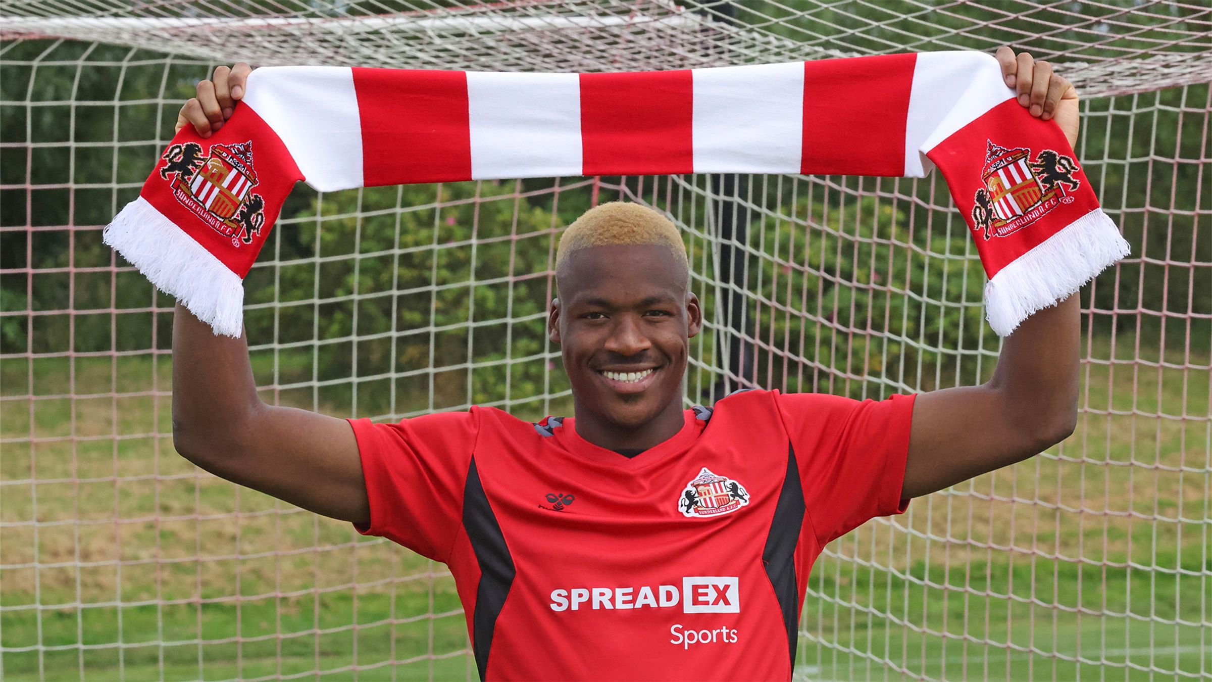 Sunderland complete signing of goalkeeper Blondy Nna Noukeu
