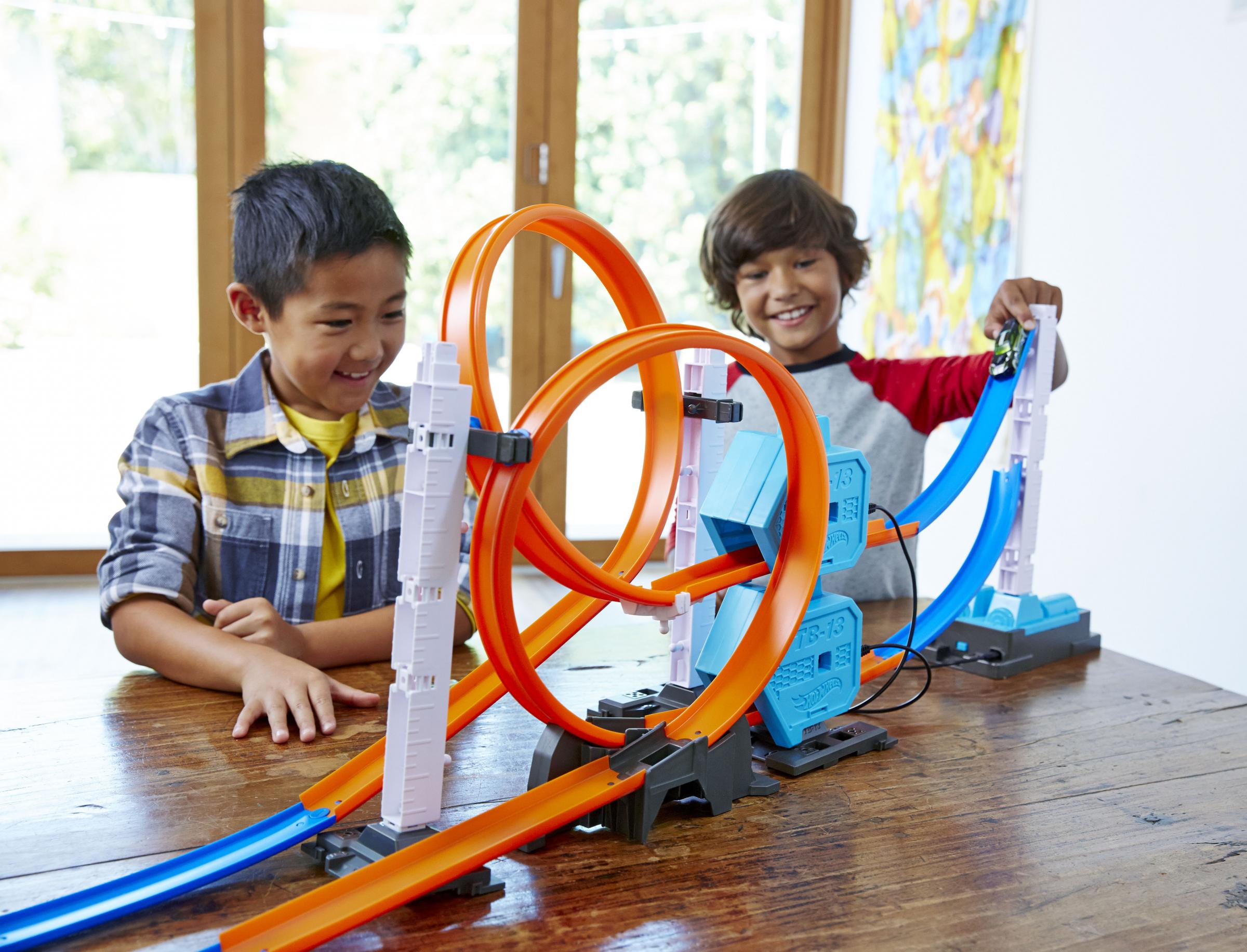 hot wheels track builder kit